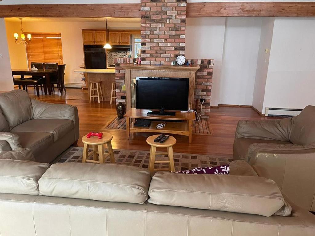 Metchosin Beach House Виктория Екстериор снимка