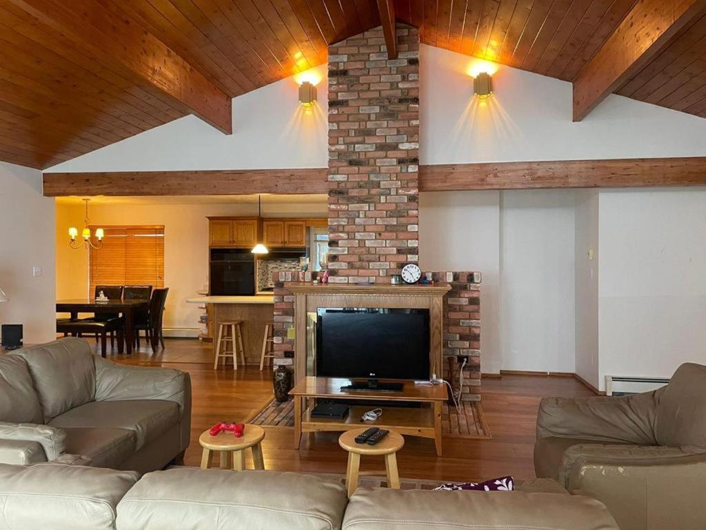 Metchosin Beach House Виктория Екстериор снимка