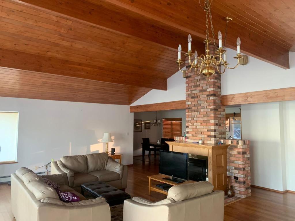 Metchosin Beach House Виктория Екстериор снимка