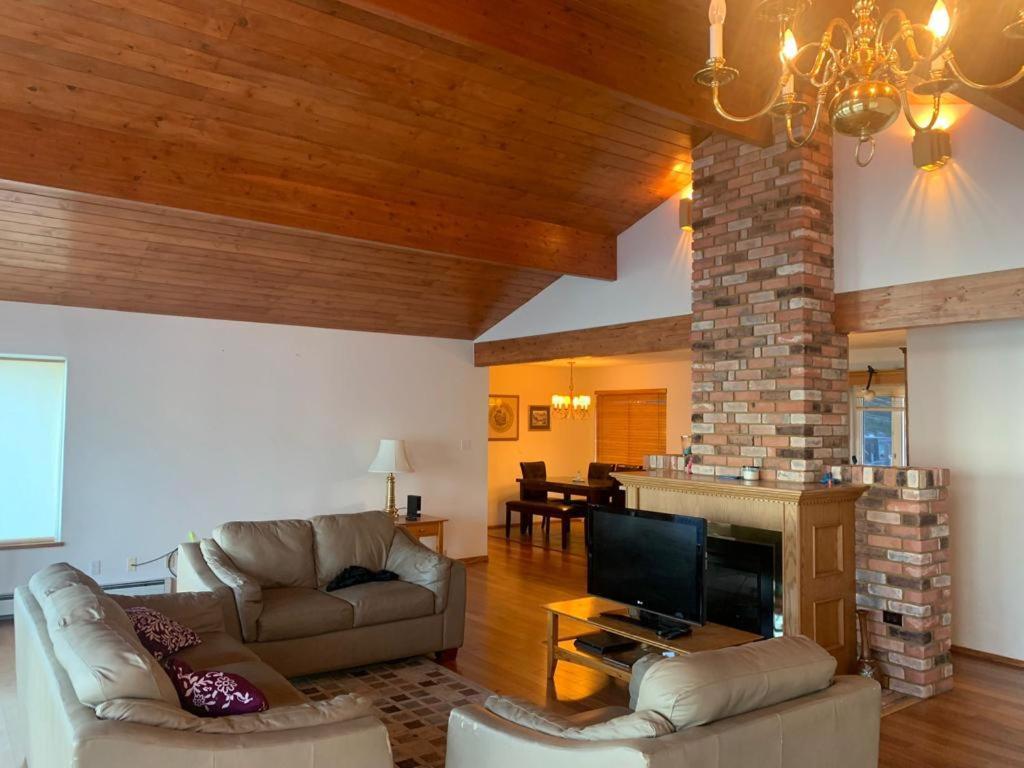 Metchosin Beach House Виктория Екстериор снимка